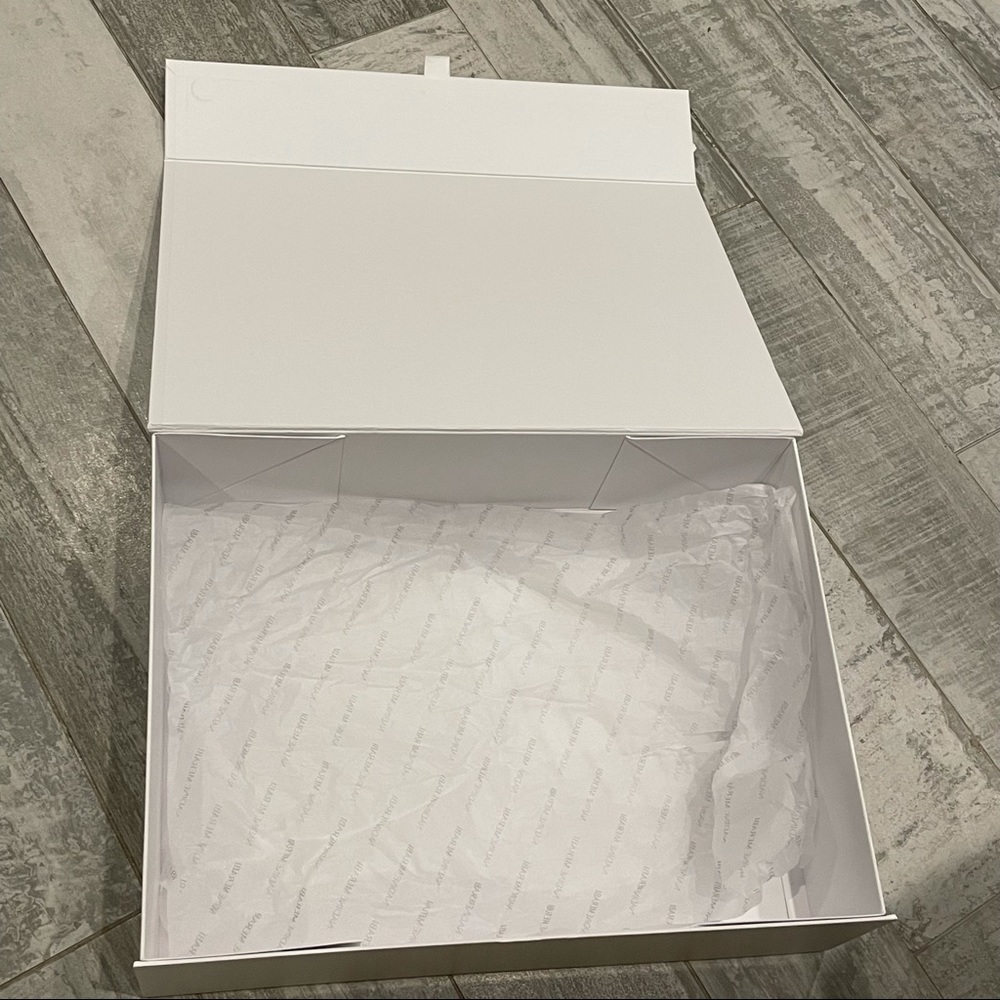 Nadine Merabi Authentic White Magnet Flap On Lead Empty Box Storage Contrast - Picture 7 of 10